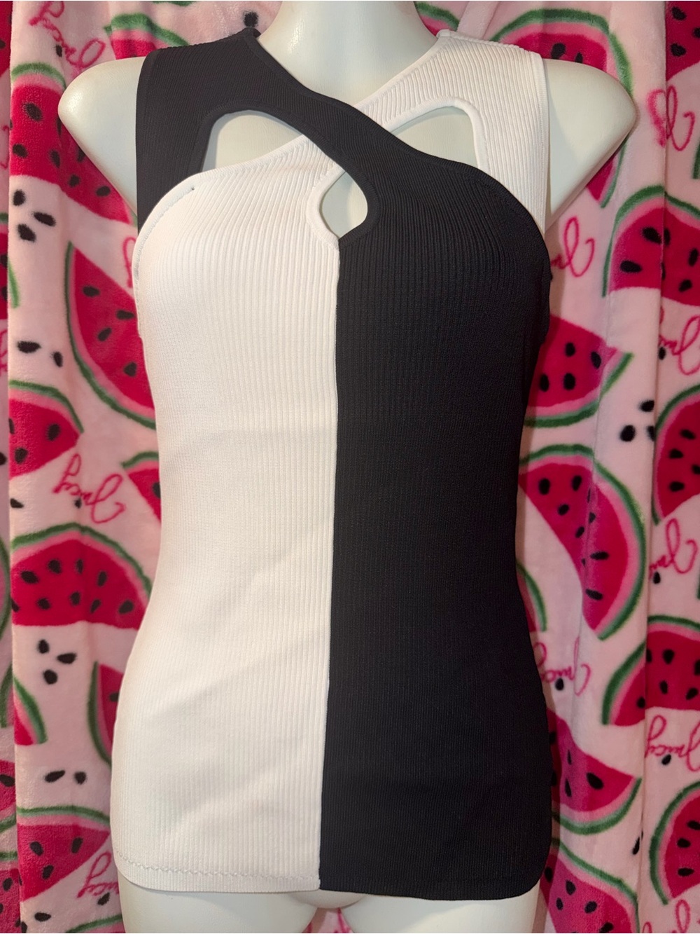 🤍🖤 White House Black Market  Cutout Colorblock Ribbed Tank Top